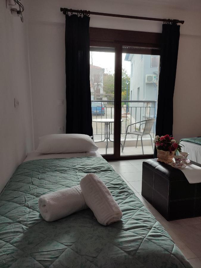 New Era Apartment Полихроно Екстериор снимка