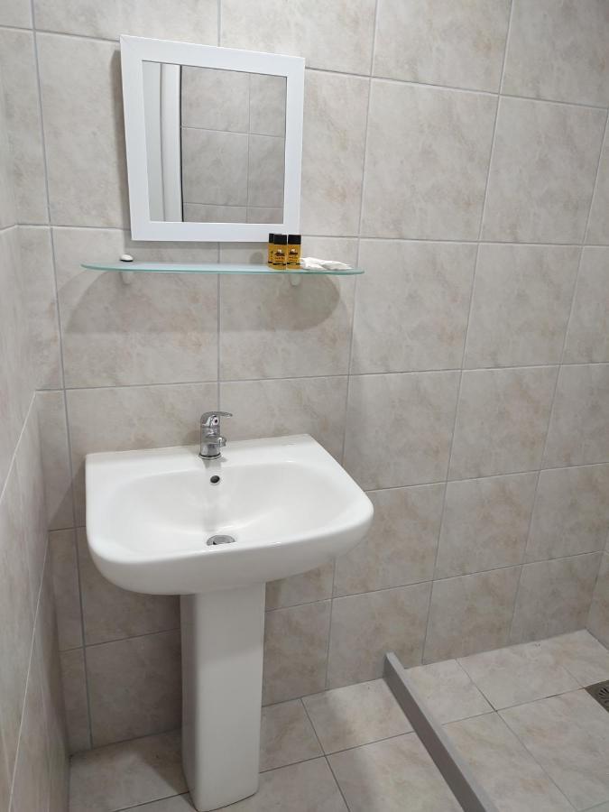New Era Apartment Полихроно Екстериор снимка