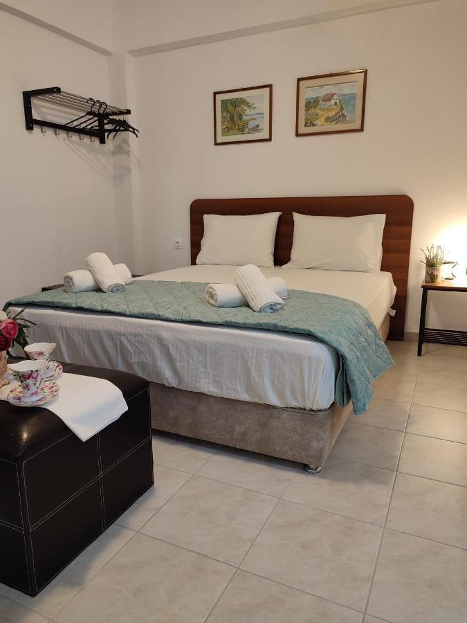 New Era Apartment Полихроно Екстериор снимка