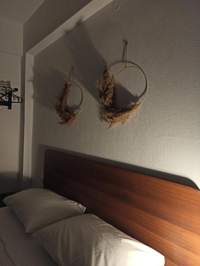 New Era Apartment Полихроно Екстериор снимка