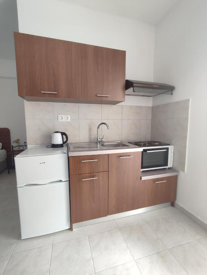 New Era Apartment Полихроно Екстериор снимка